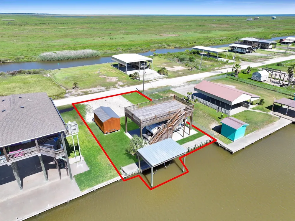 1515 Mabry Street Gilchrist, TX 77617