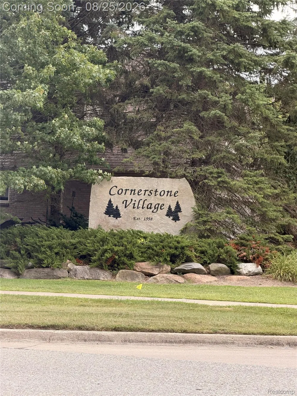 48746 Bradford Drive Macomb Township, MI 48044