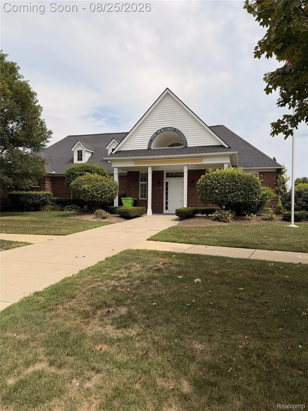 48746 Bradford Drive Macomb Township, MI 48044