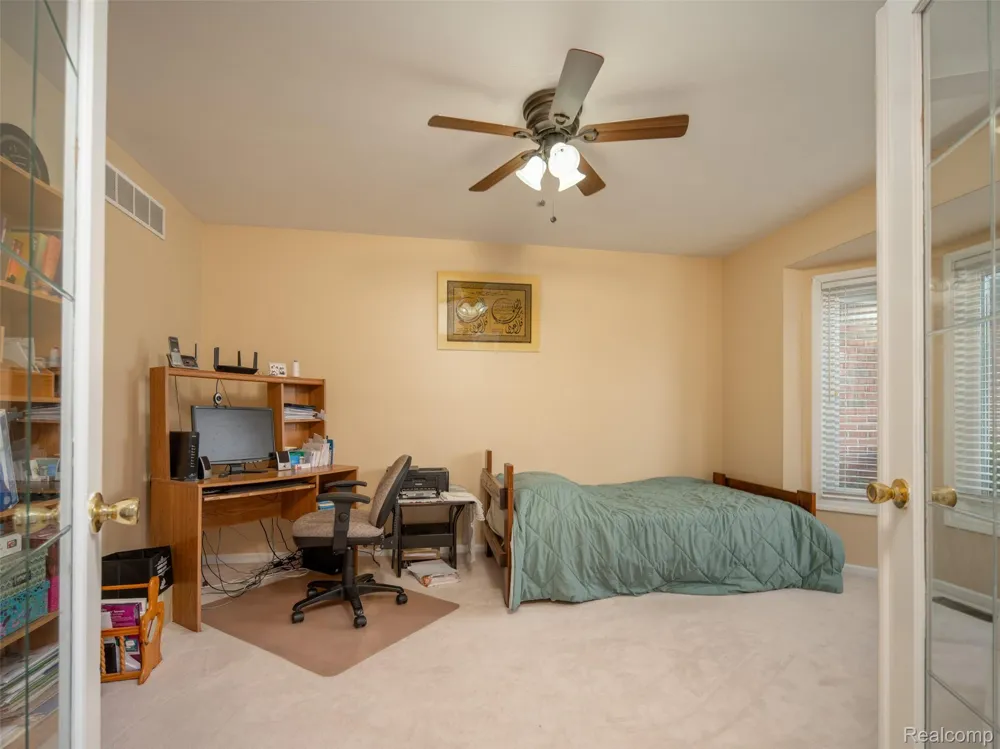 48746 Bradford Drive Macomb Township, MI 48044