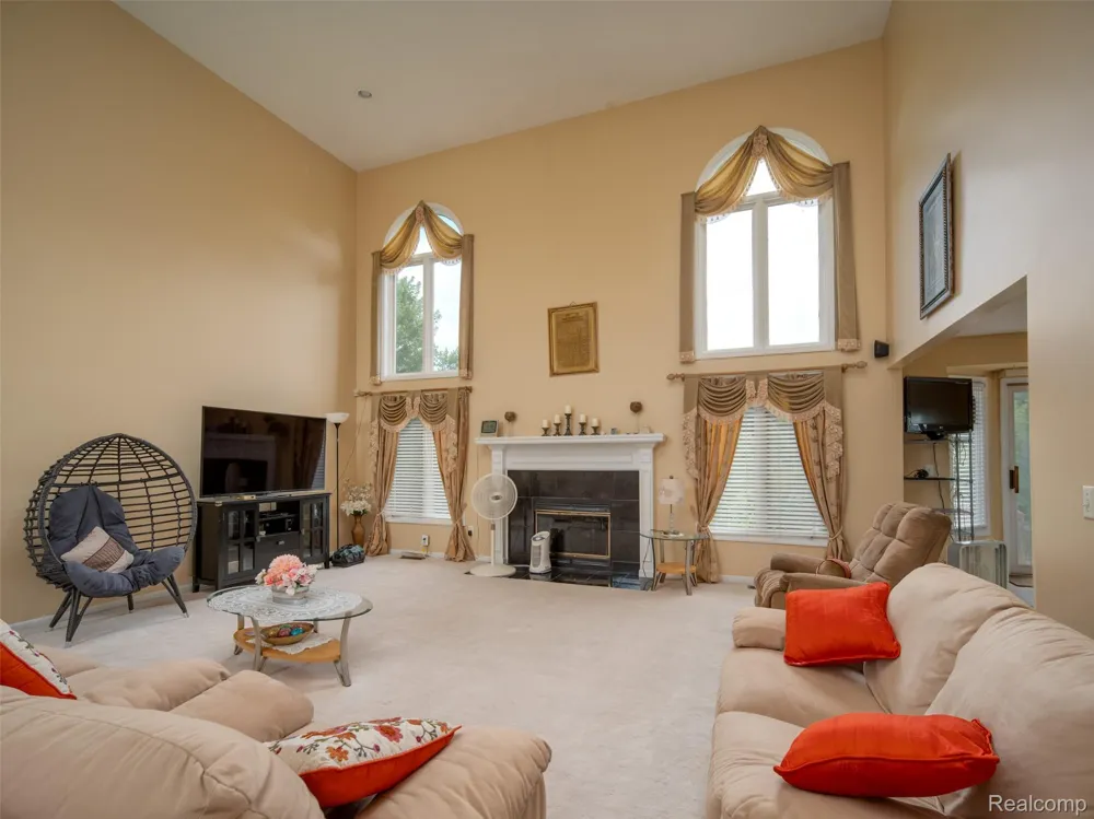 48746 Bradford Drive Macomb Township, MI 48044
