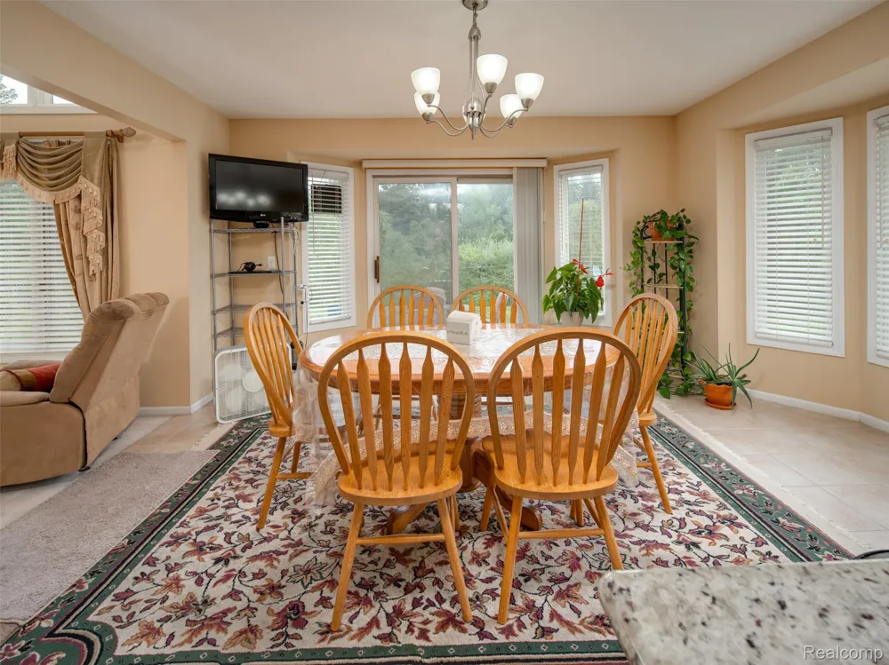 48746 Bradford Drive Macomb Township, MI 48044