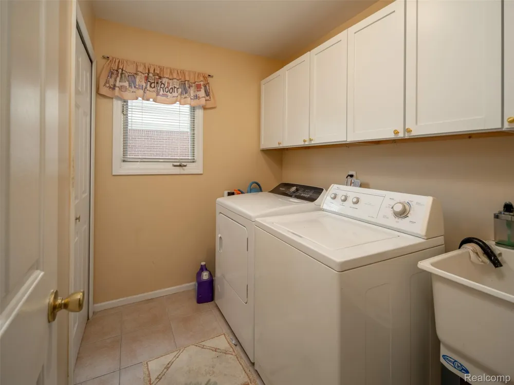 48746 Bradford Drive Macomb Township, MI 48044