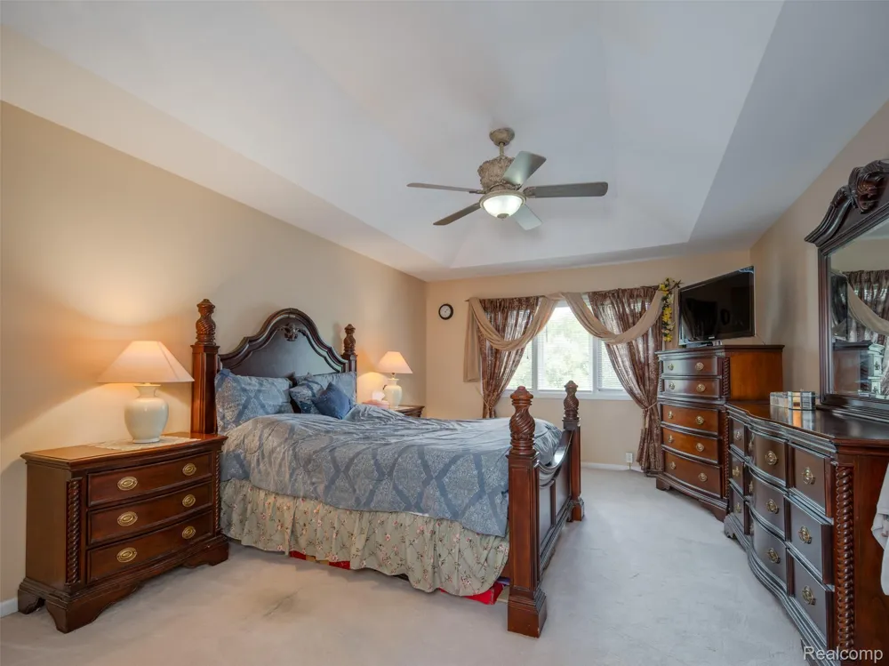 48746 Bradford Drive Macomb Township, MI 48044