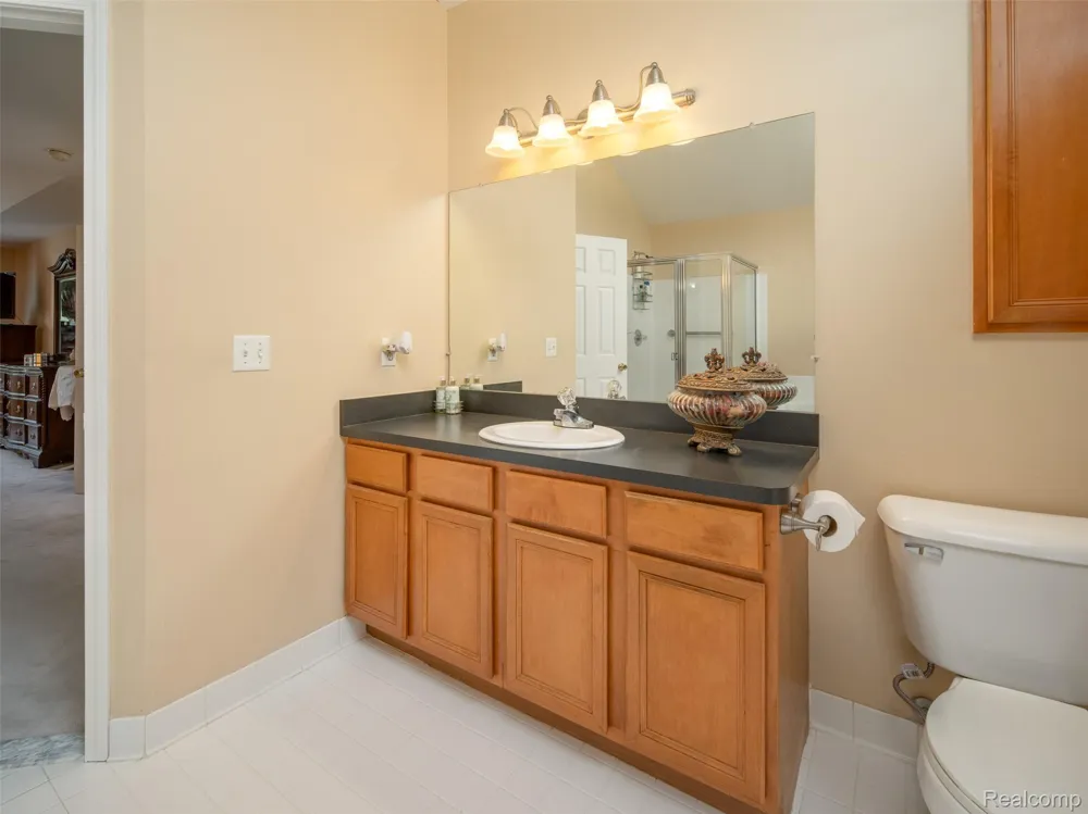48746 Bradford Drive Macomb Township, MI 48044
