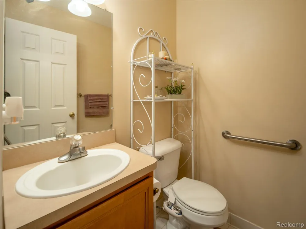 48746 Bradford Drive Macomb Township, MI 48044