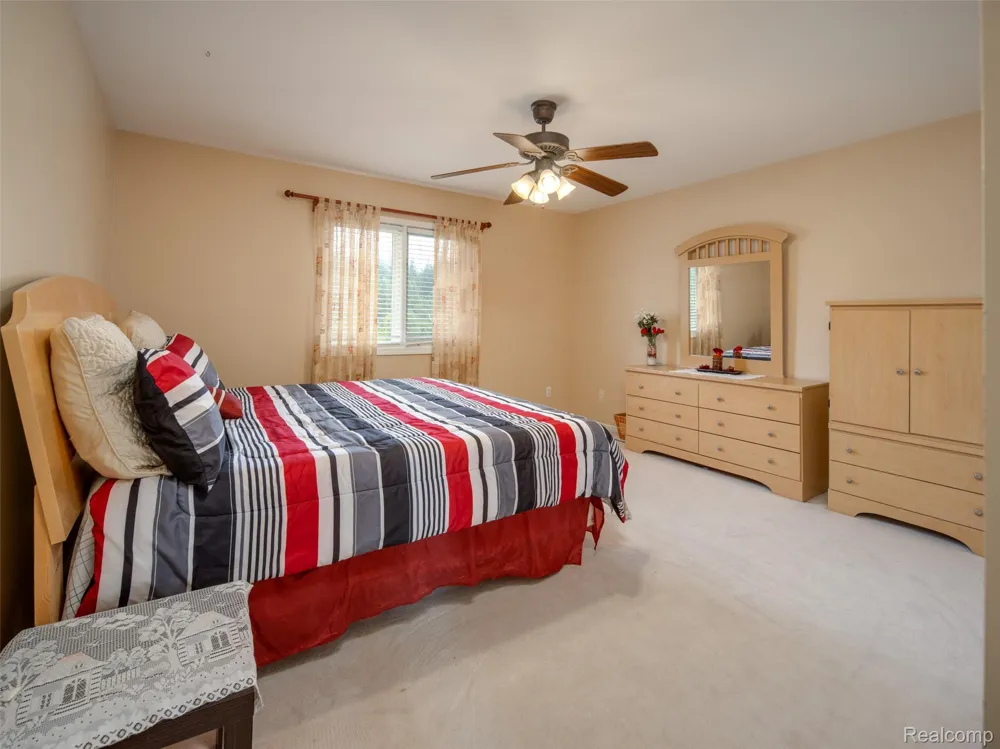 48746 Bradford Drive Macomb Township, MI 48044