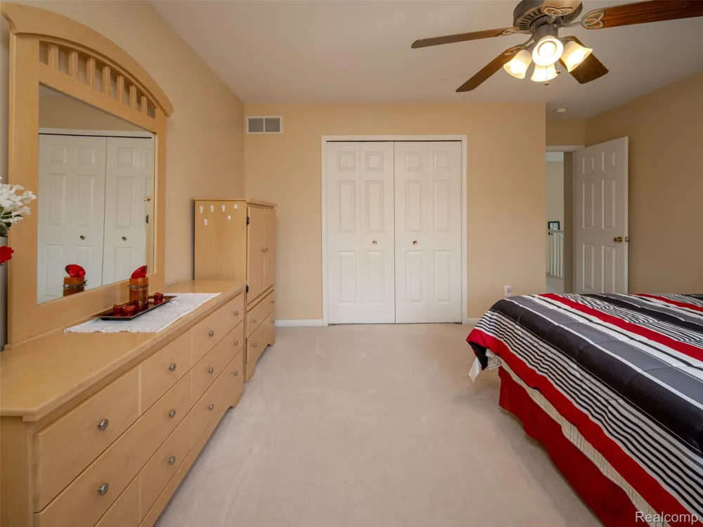 48746 Bradford Drive Macomb Township, MI 48044