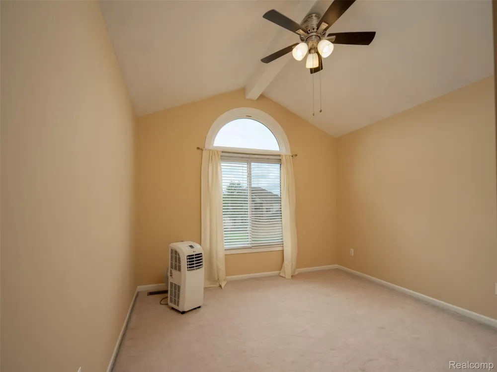 48746 Bradford Drive Macomb Township, MI 48044
