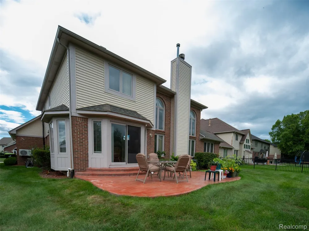 48746 Bradford Drive Macomb Township, MI 48044