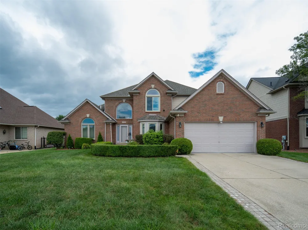 48746 Bradford Drive Macomb Township, MI 48044