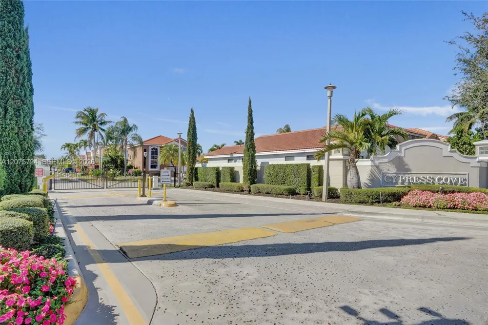 2001 Barcelona Ter Margate, FL 33063