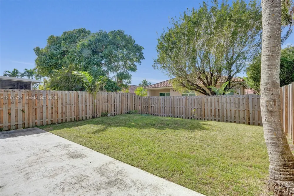 2001 Barcelona Ter Margate, FL 33063