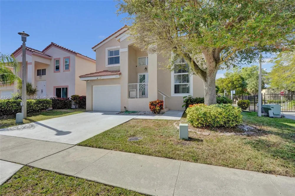2001 Barcelona Ter Margate, FL 33063