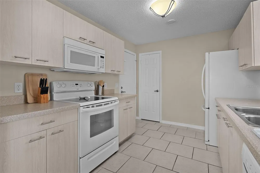 1023 AVALON AVENUE Lady Lake, FL 32159