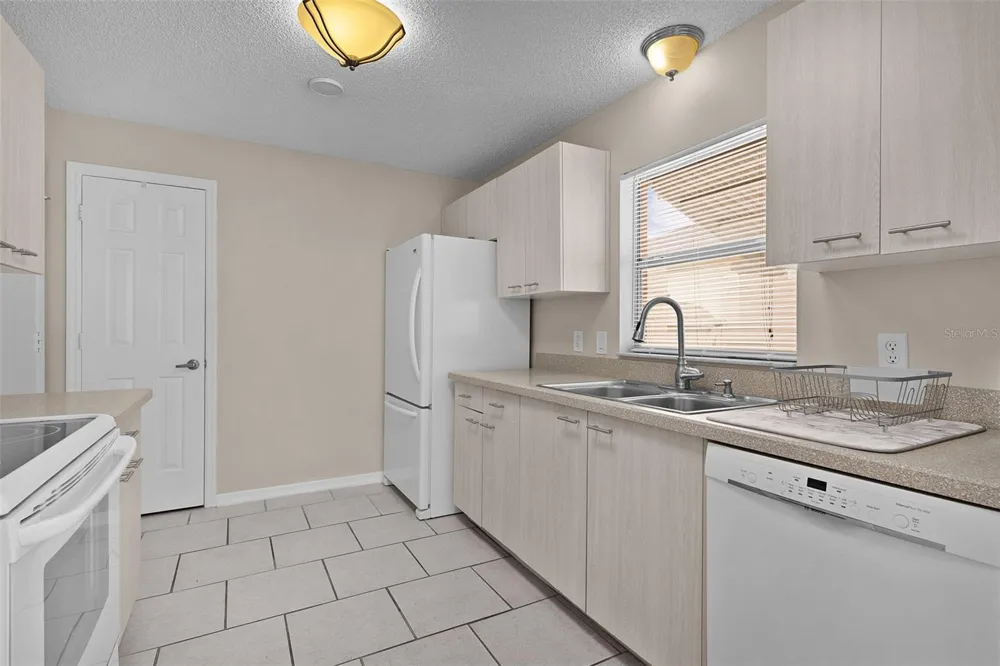 1023 AVALON AVENUE Lady Lake, FL 32159