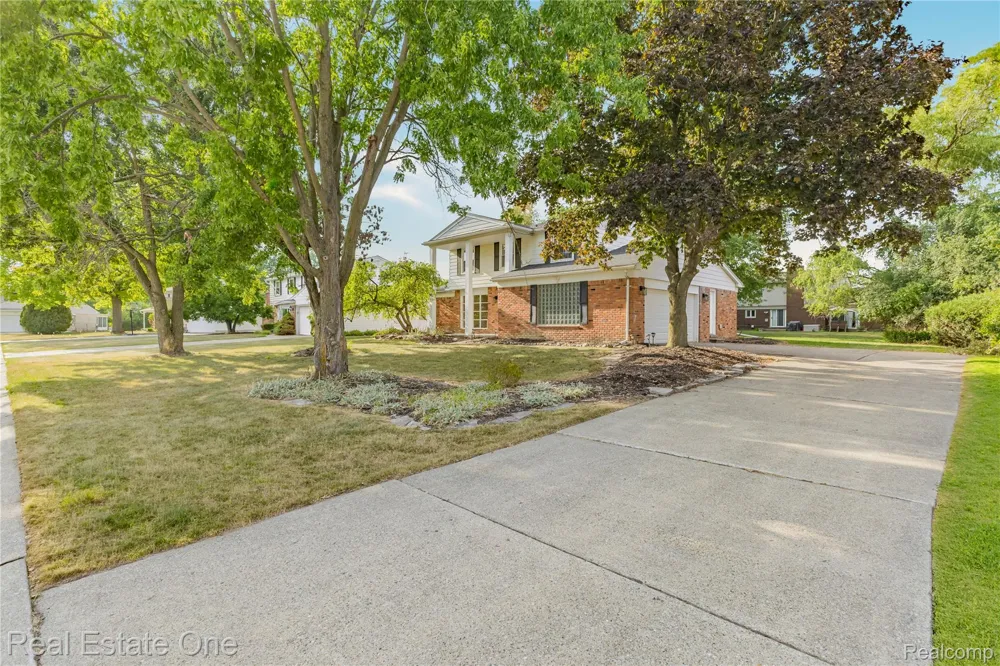 25695 Branchaster Road Farmington Hills City, MI 48336