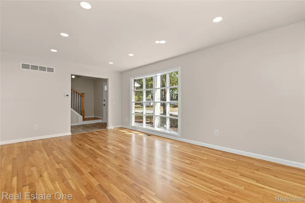 25695 Branchaster Road Farmington Hills City, MI 48336