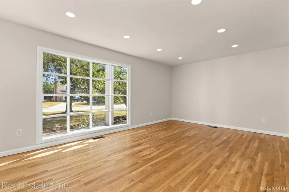25695 Branchaster Road Farmington Hills City, MI 48336