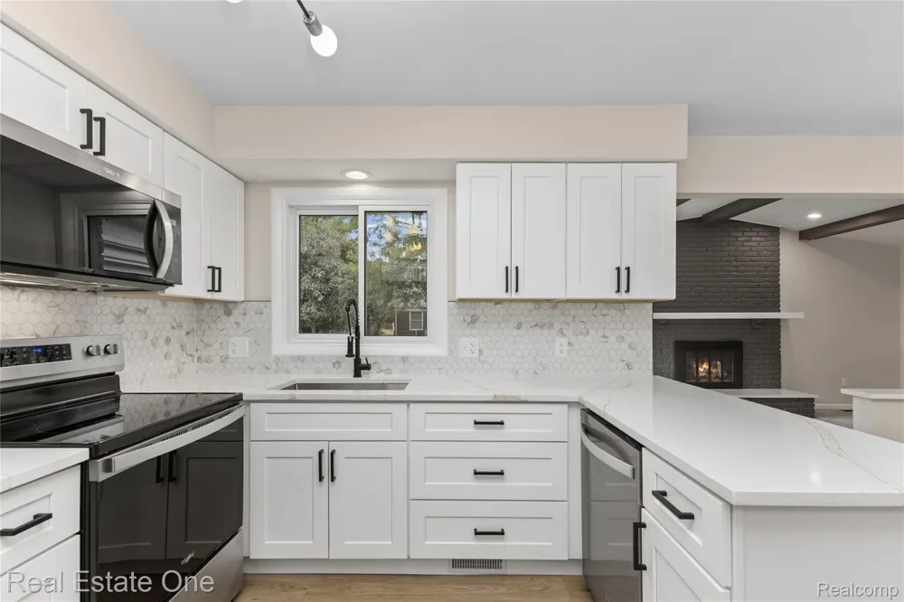 25695 Branchaster Road Farmington Hills City, MI 48336