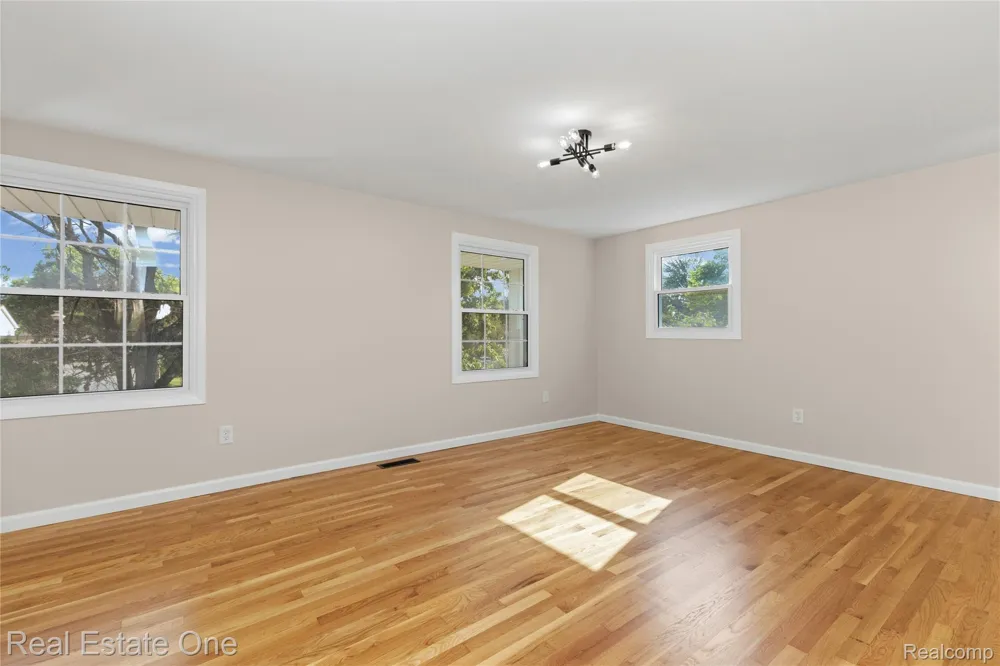 25695 Branchaster Road Farmington Hills City, MI 48336