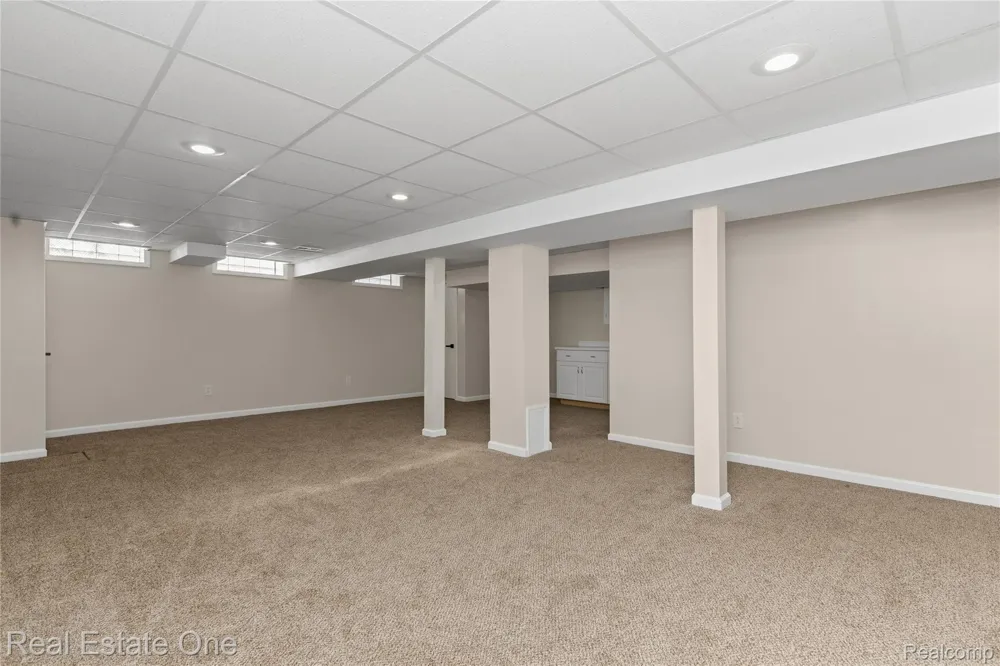 25695 Branchaster Road Farmington Hills City, MI 48336