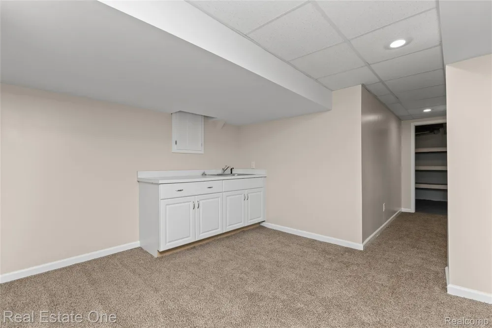 25695 Branchaster Road Farmington Hills City, MI 48336