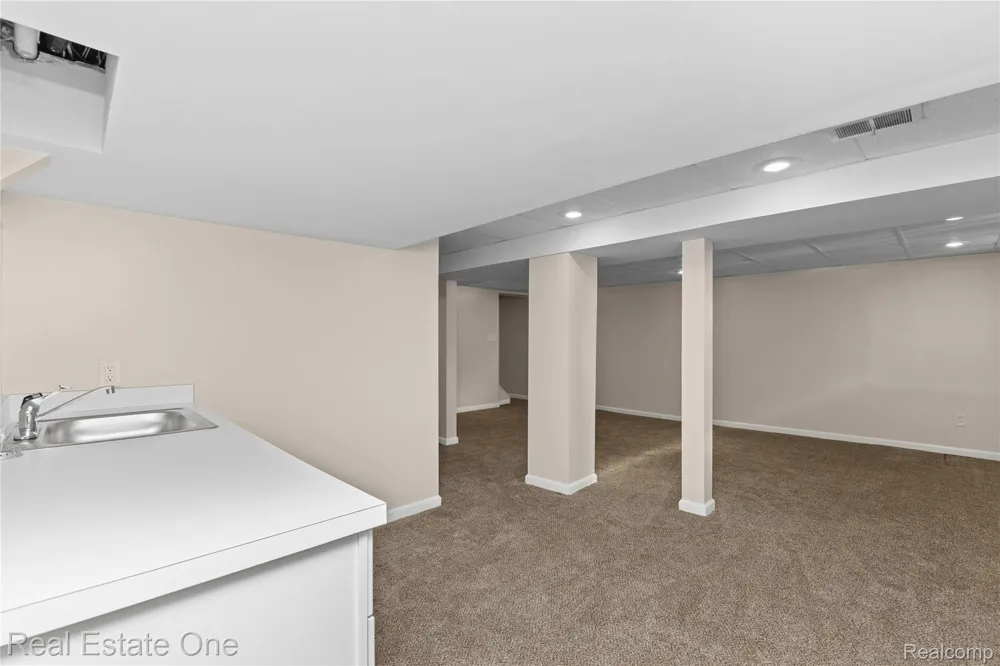 25695 Branchaster Road Farmington Hills City, MI 48336