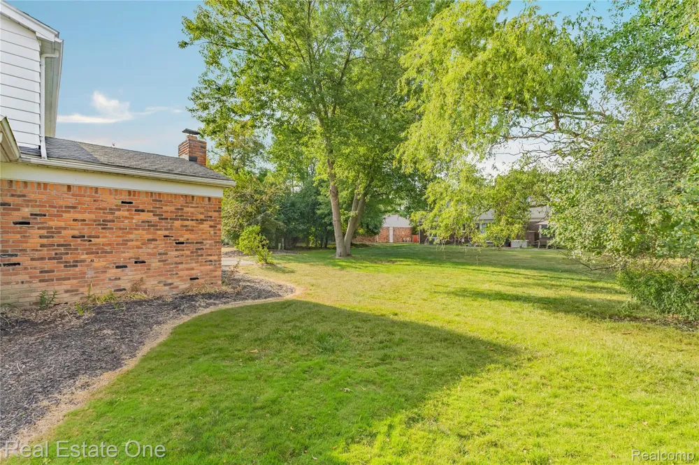 25695 Branchaster Road Farmington Hills City, MI 48336