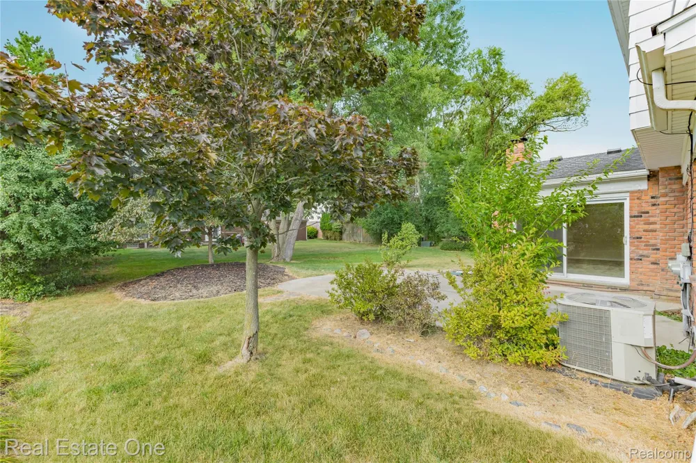 25695 Branchaster Road Farmington Hills City, MI 48336