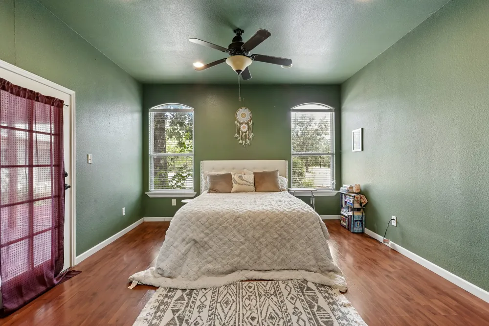 286 Simpson Avenue Cedar Creek, TX 78612