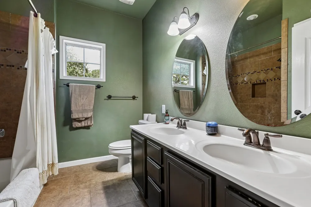 286 Simpson Avenue Cedar Creek, TX 78612
