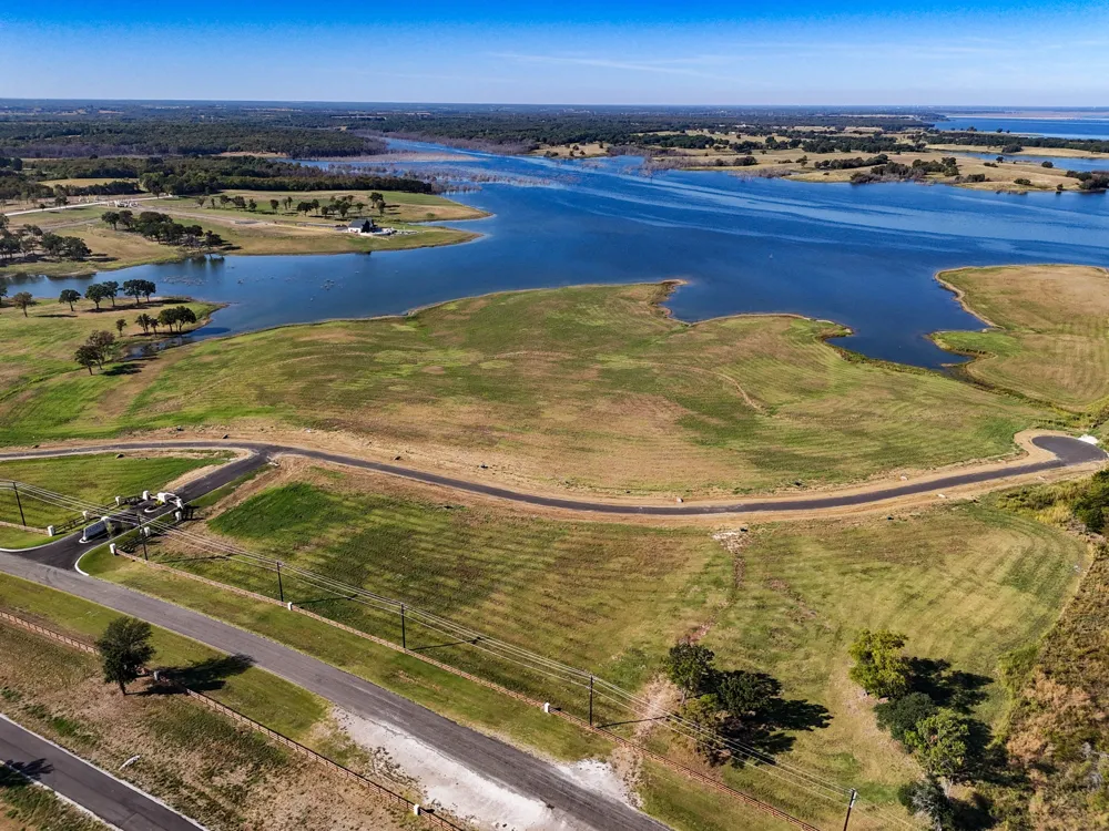 527 Lakeshore Terrace Windom, TX 75492