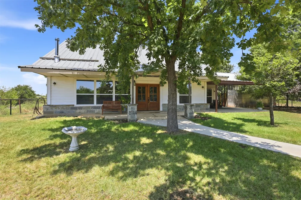 1724 County Road 4790 Boyd, TX 76023