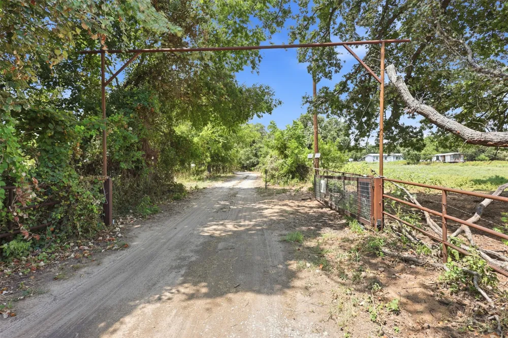 1724 County Road 4790 Boyd, TX 76023