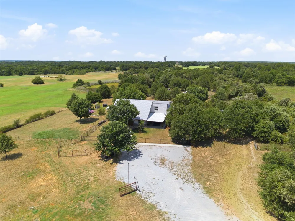 1724 County Road 4790 Boyd, TX 76023