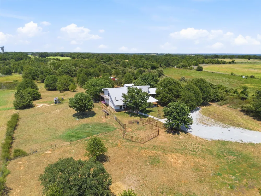 1724 County Road 4790 Boyd, TX 76023