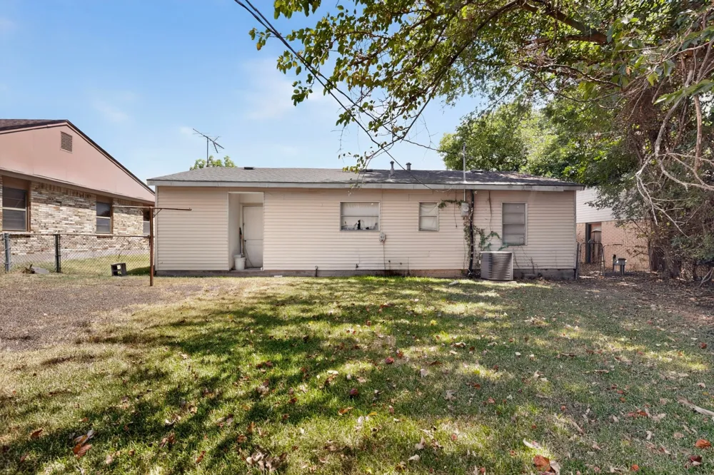 2225 Mayfair Street Ennis, TX 75119