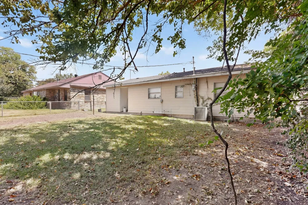 2225 Mayfair Street Ennis, TX 75119