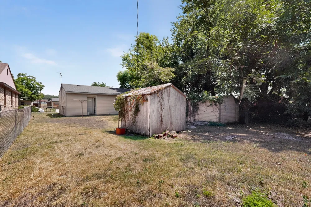 2225 Mayfair Street Ennis, TX 75119