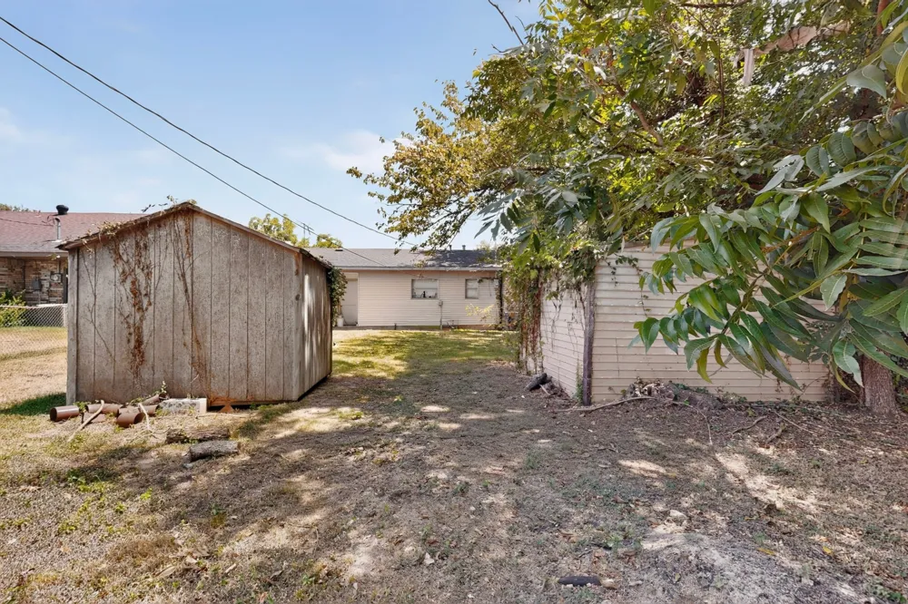 2225 Mayfair Street Ennis, TX 75119