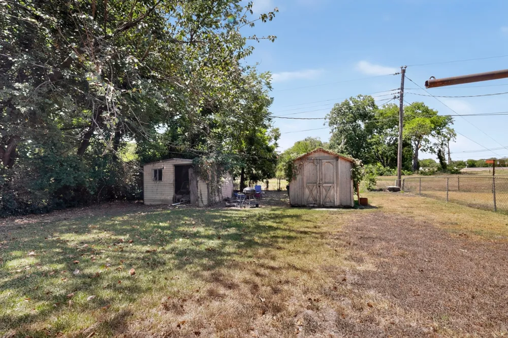 2225 Mayfair Street Ennis, TX 75119