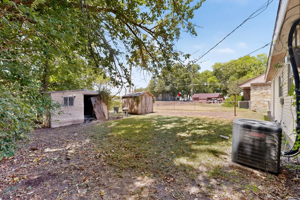 2225 Mayfair Street Ennis, TX 75119