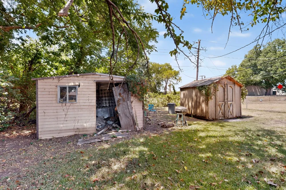 2225 Mayfair Street Ennis, TX 75119