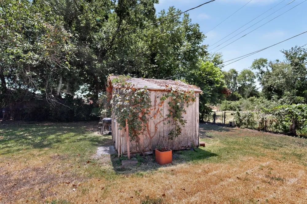 2225 Mayfair Street Ennis, TX 75119