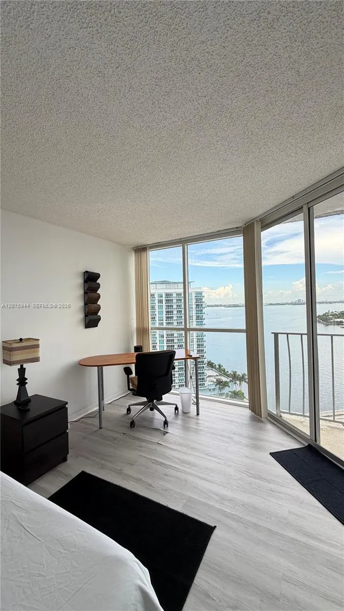 7601 E Treasure Dr #2115 North Bay Village, FL 33141