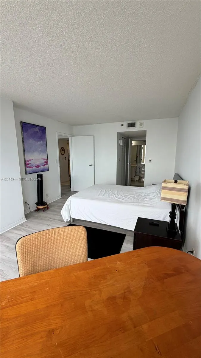 7601 E Treasure Dr #2115 North Bay Village, FL 33141