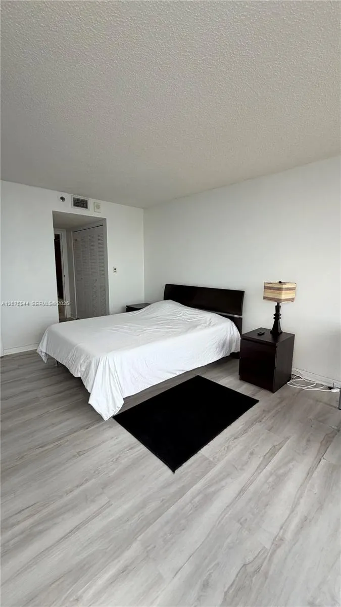 7601 E Treasure Dr #2115 North Bay Village, FL 33141