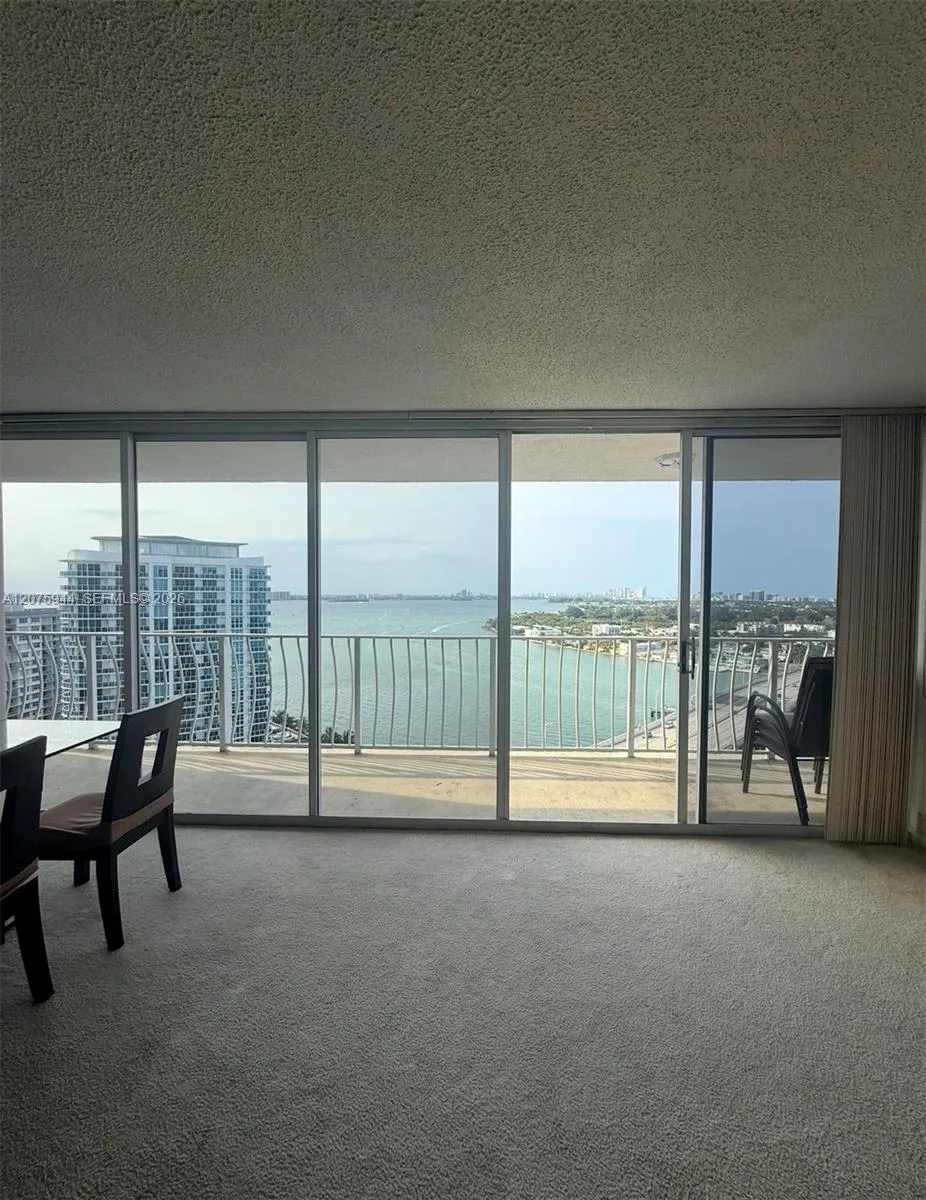 7601 E Treasure Dr #2115 North Bay Village, FL 33141