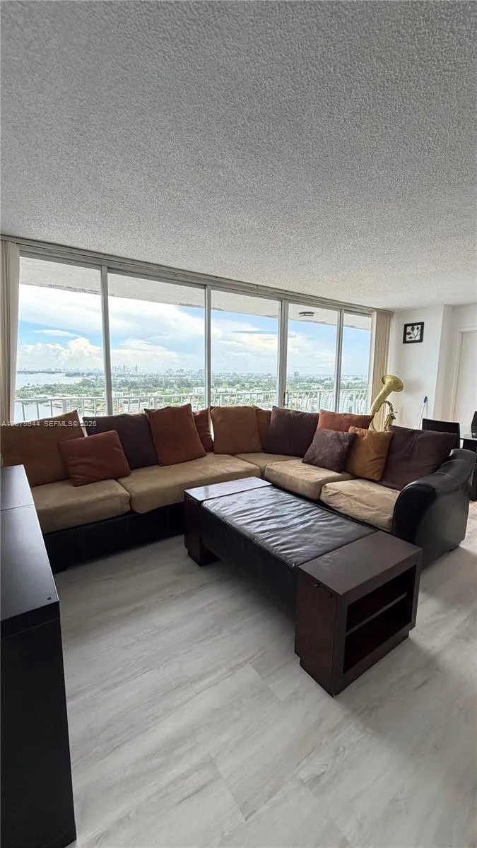 7601 E Treasure Dr #2115 North Bay Village, FL 33141